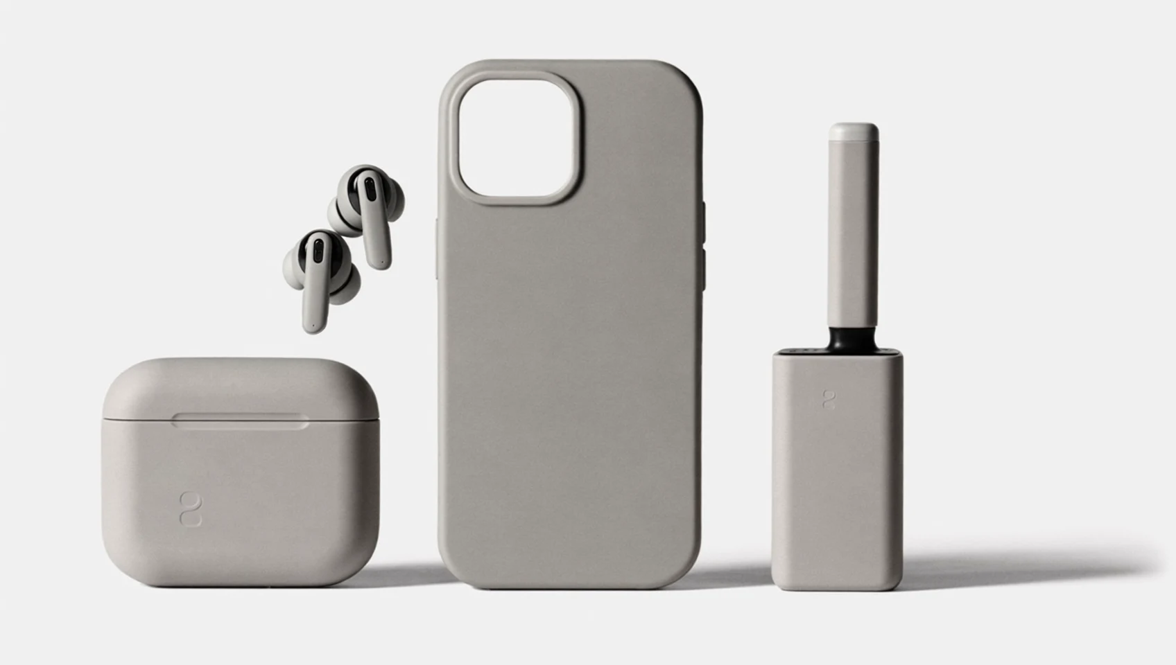 Illustrazione generata: accessori per smartphone su una superficie ordinata